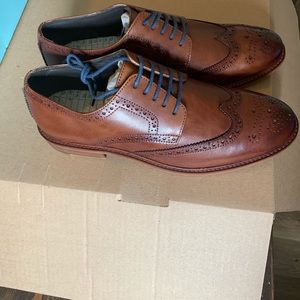 Men’s modern fiction dress shoes size 9 reg $230